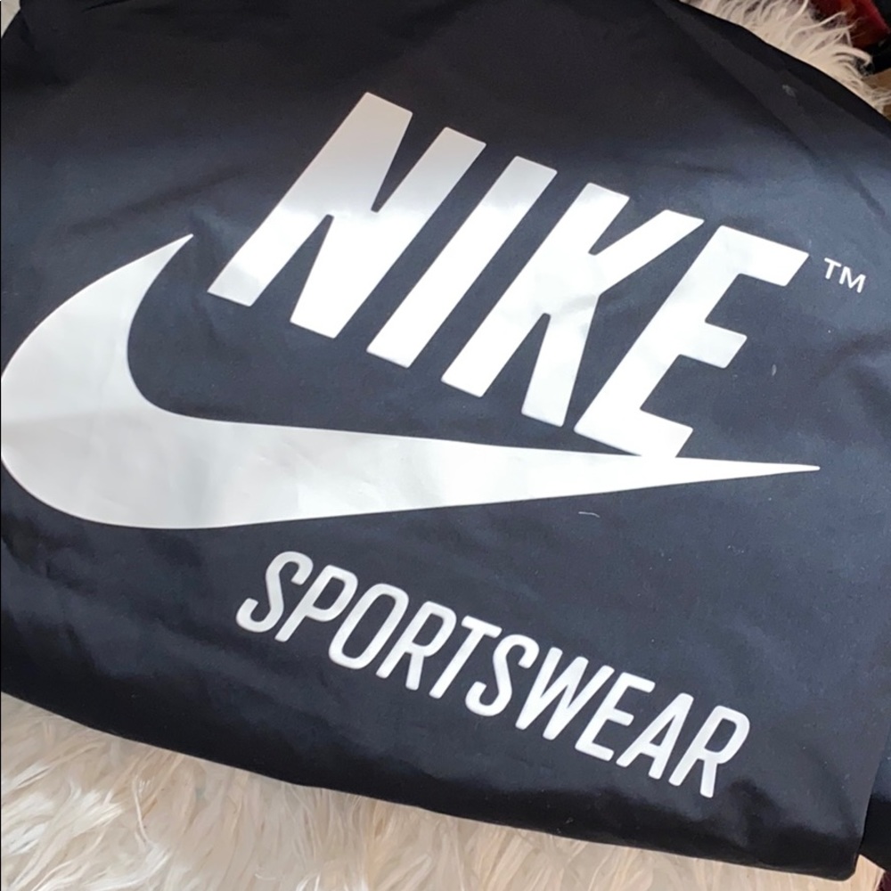 Nike pullover windbreaker